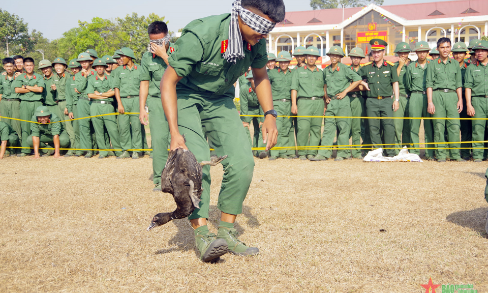 Ngày xuân vui tươi của bộ đội Sư đoàn 9